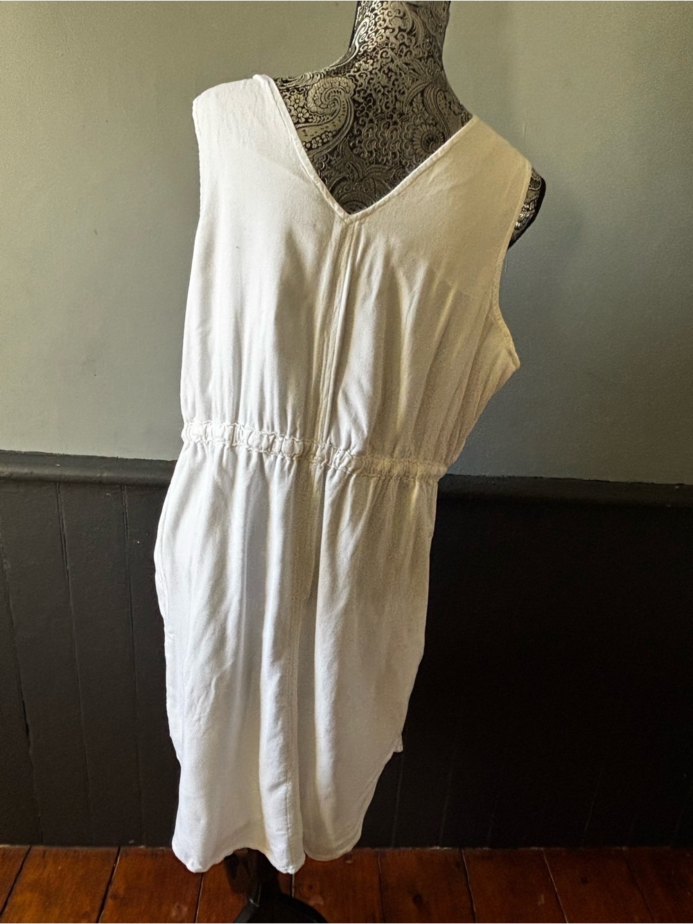 Time and Tru White Sleeveless V-Neck Drawstring Waist Dress - Picture 3 of 6